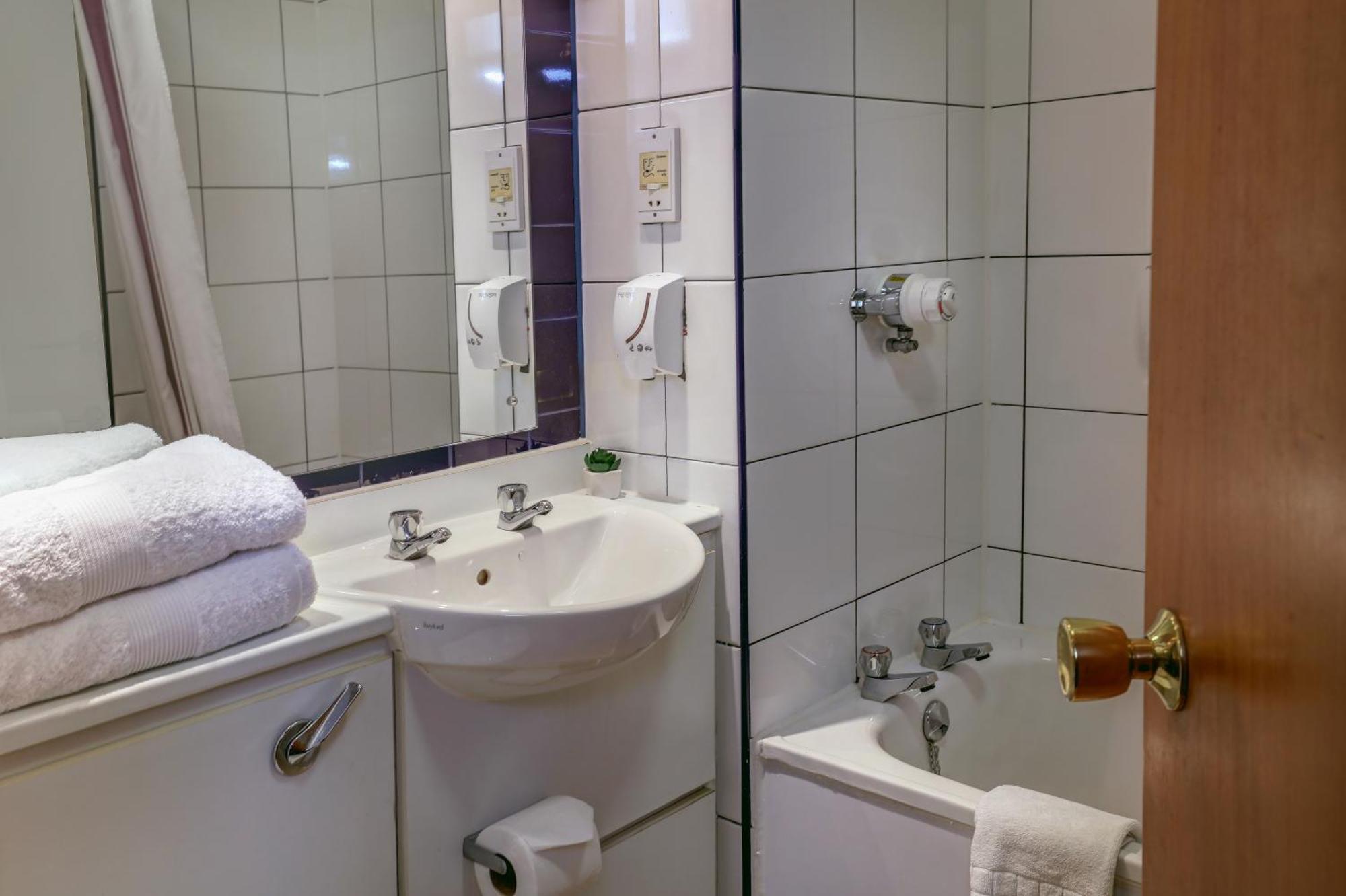 Casa Mere Manchester Airport, Knutsford, Sure Collection By Best Western Екстериор снимка